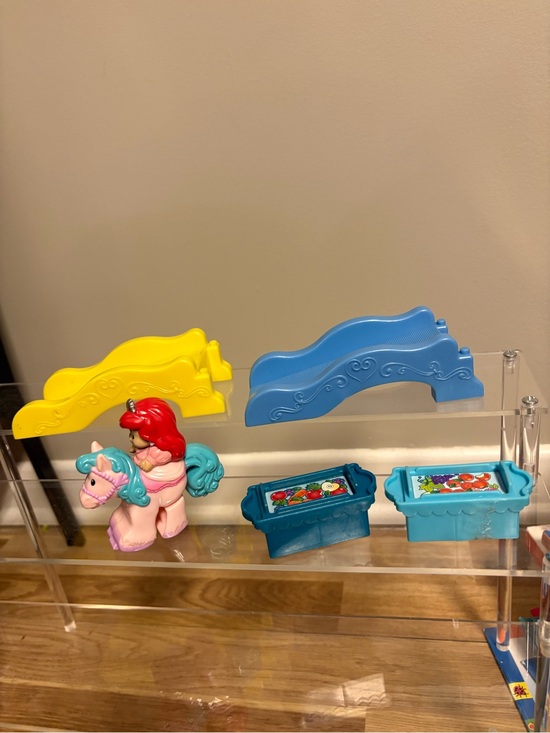 Fisher-Price Other - Fisher-Price Disney Ariel Klip Klop Little people with slide ramp